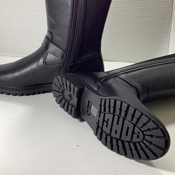 Coach - Picture 9 of 10